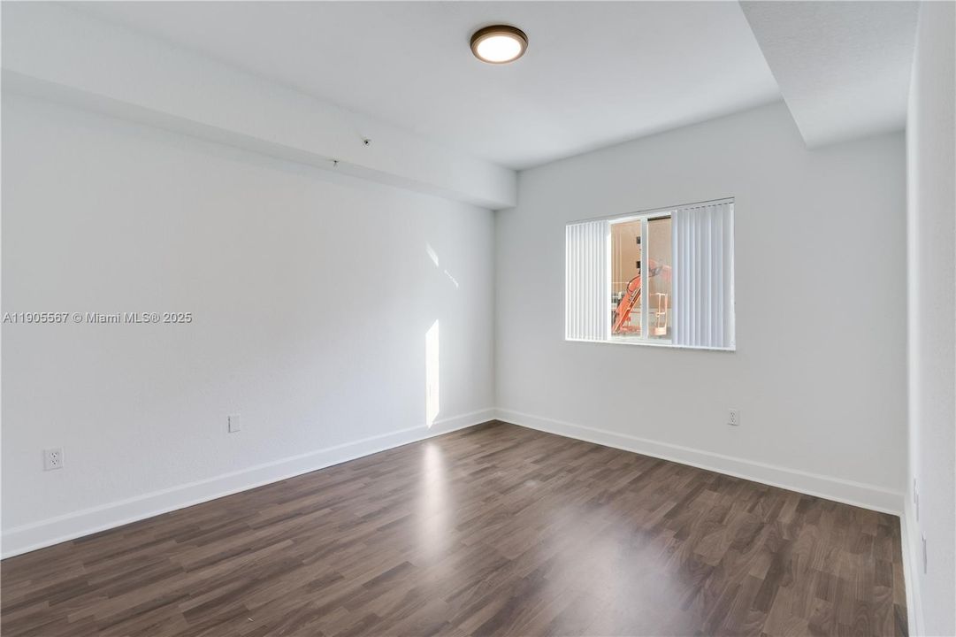 Active With Contract: $3,200 (3 beds, 2 baths, 1164 Square Feet)