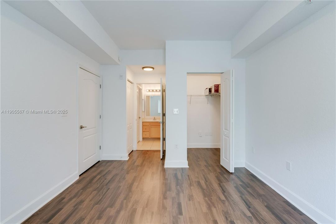 Active With Contract: $3,200 (3 beds, 2 baths, 1164 Square Feet)