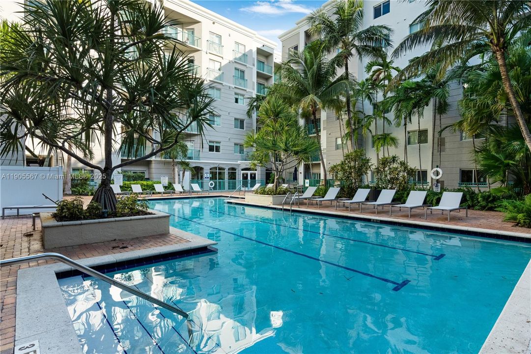 Active With Contract: $3,200 (3 beds, 2 baths, 1164 Square Feet)