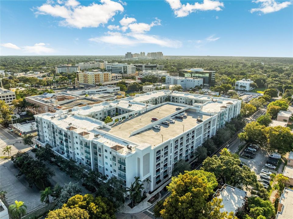 Active With Contract: $3,200 (3 beds, 2 baths, 1164 Square Feet)