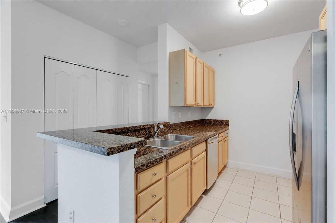 Active With Contract: $3,200 (3 beds, 2 baths, 1164 Square Feet)
