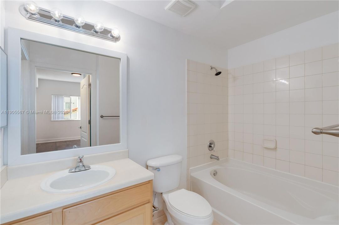 Active With Contract: $3,200 (3 beds, 2 baths, 1164 Square Feet)