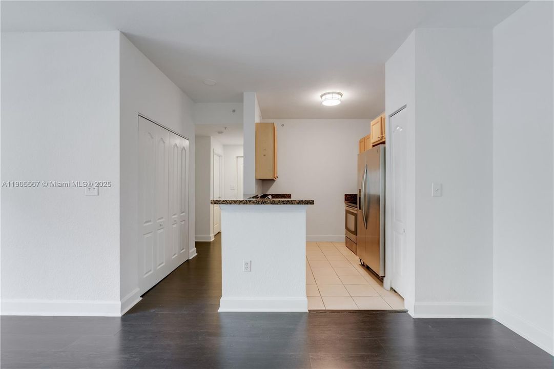Active With Contract: $3,200 (3 beds, 2 baths, 1164 Square Feet)