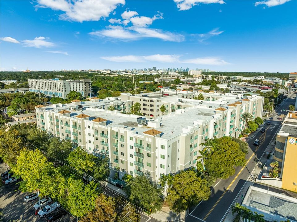 Active With Contract: $3,200 (3 beds, 2 baths, 1164 Square Feet)