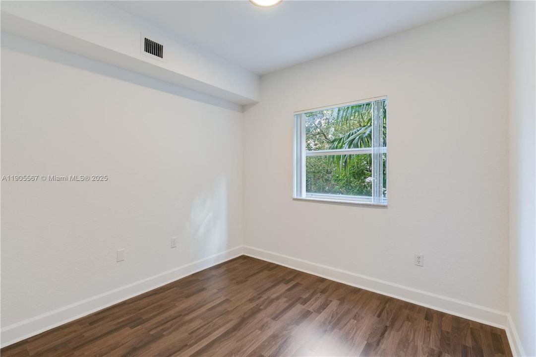 Active With Contract: $3,200 (3 beds, 2 baths, 1164 Square Feet)