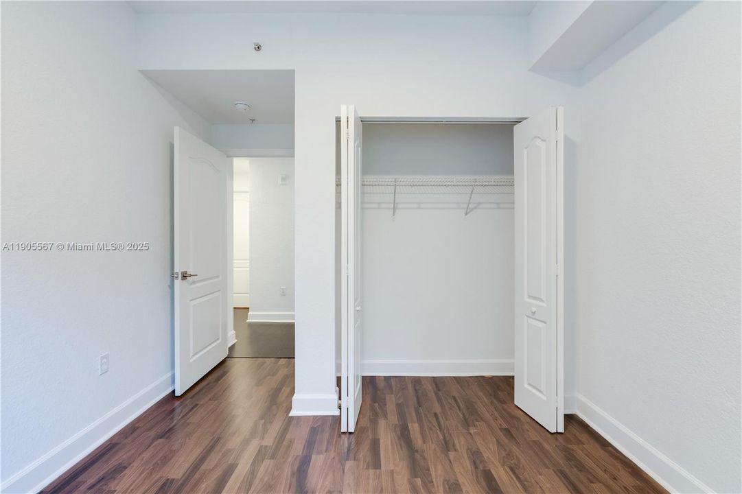 Active With Contract: $3,200 (3 beds, 2 baths, 1164 Square Feet)