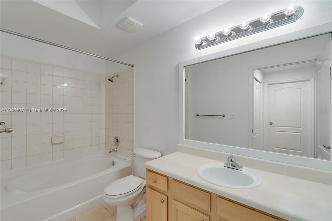 Active With Contract: $3,200 (3 beds, 2 baths, 1164 Square Feet)