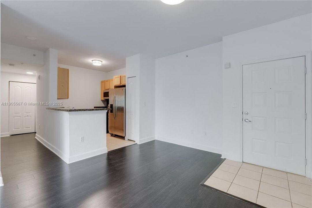 Active With Contract: $3,200 (3 beds, 2 baths, 1164 Square Feet)