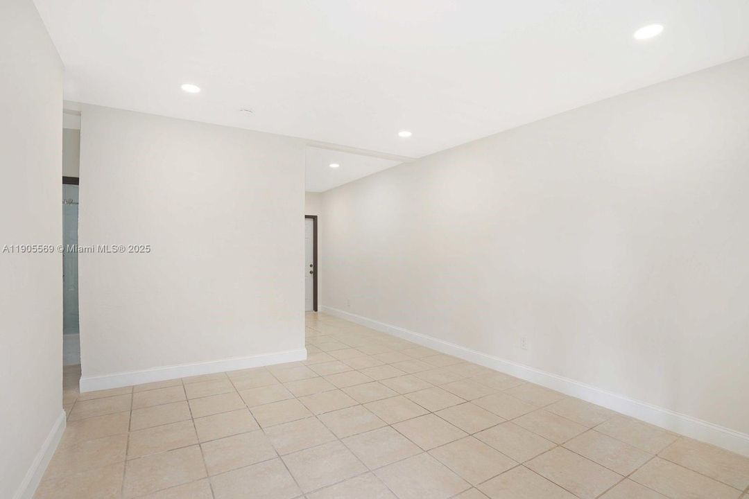 出租: $1,875 (2 贝兹, 1 浴室, 0 平方英尺)