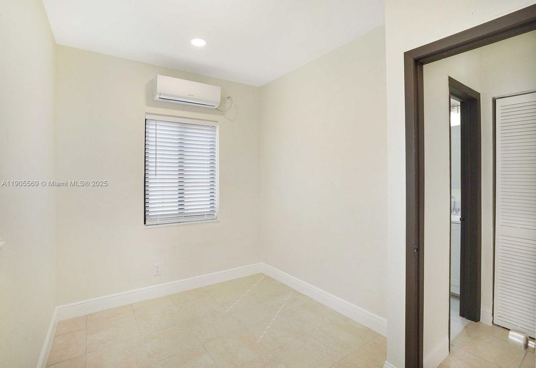 出租: $1,875 (2 贝兹, 1 浴室, 0 平方英尺)