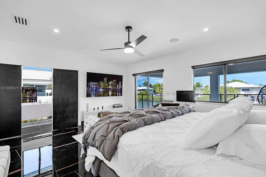 For Rent: $22,000 (5 beds, 5 baths, 3868 Square Feet)