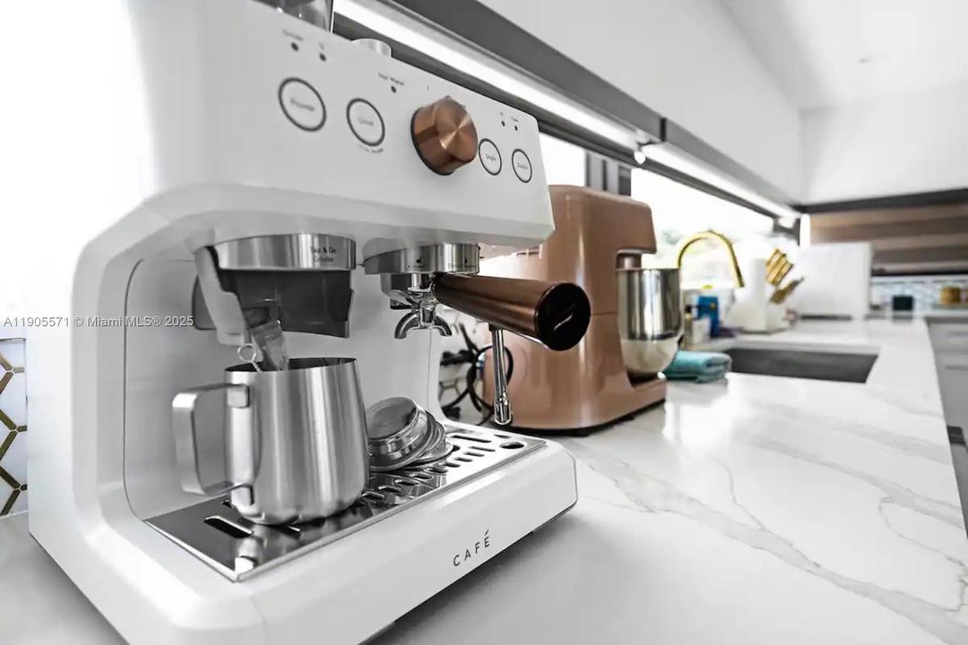 For Rent: $22,000 (5 beds, 5 baths, 3868 Square Feet)