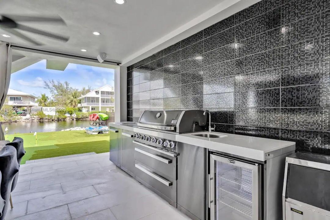 For Rent: $22,000 (5 beds, 5 baths, 3868 Square Feet)