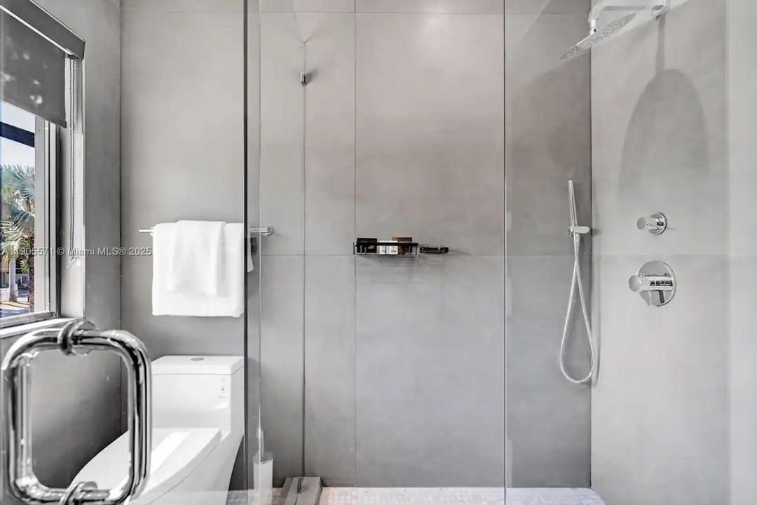 For Rent: $22,000 (5 beds, 5 baths, 3868 Square Feet)