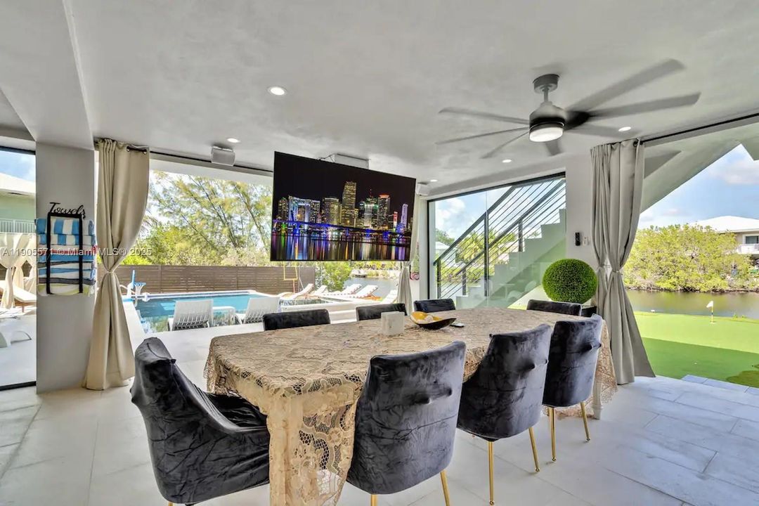 For Rent: $22,000 (5 beds, 5 baths, 3868 Square Feet)