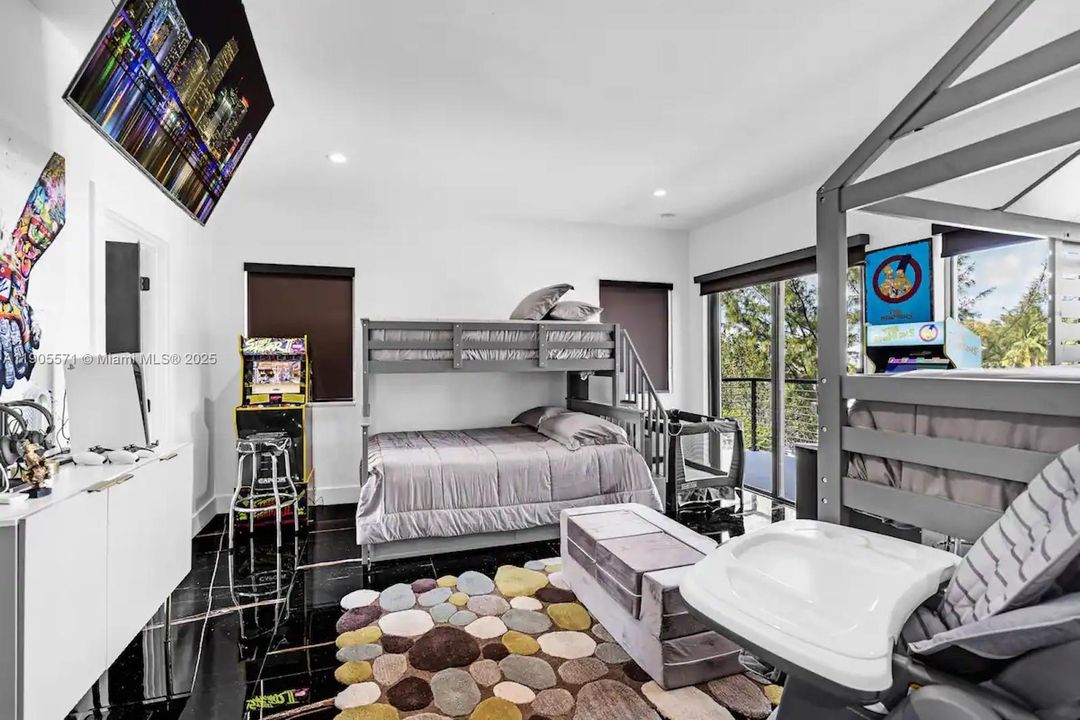 For Rent: $22,000 (5 beds, 5 baths, 3868 Square Feet)