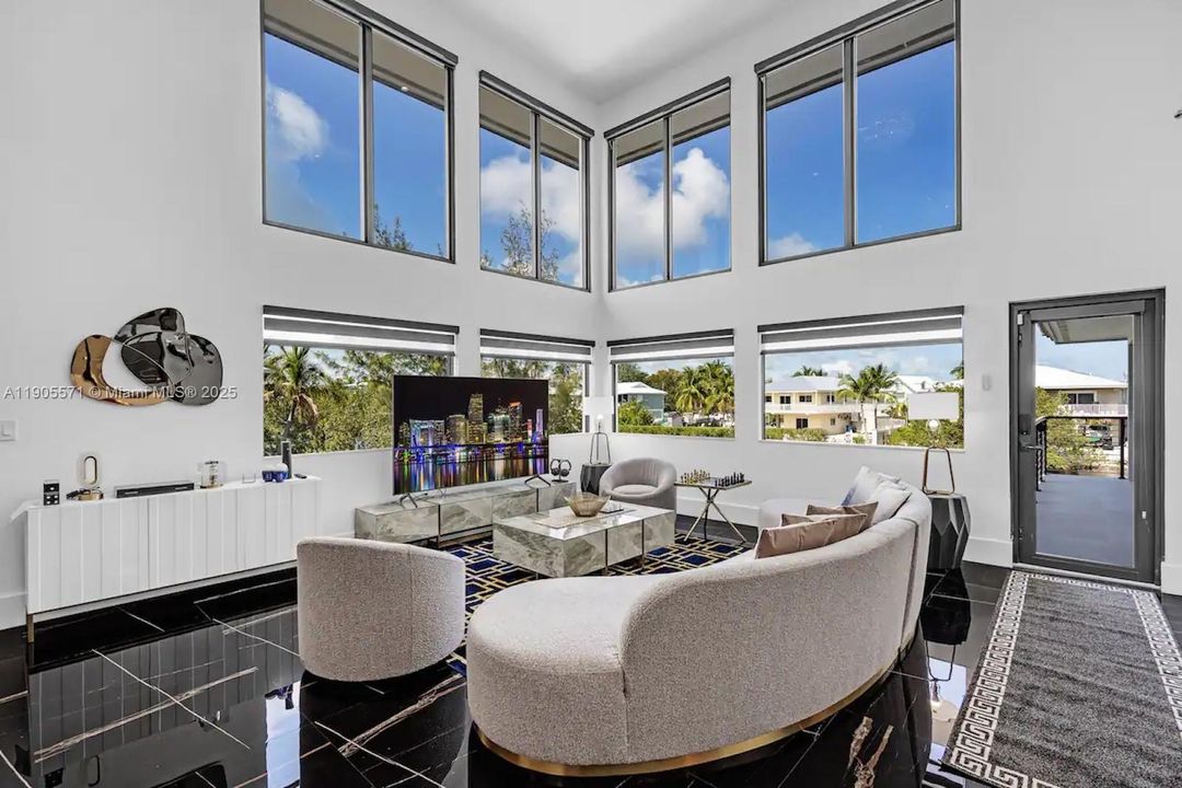 For Rent: $22,000 (5 beds, 5 baths, 3868 Square Feet)