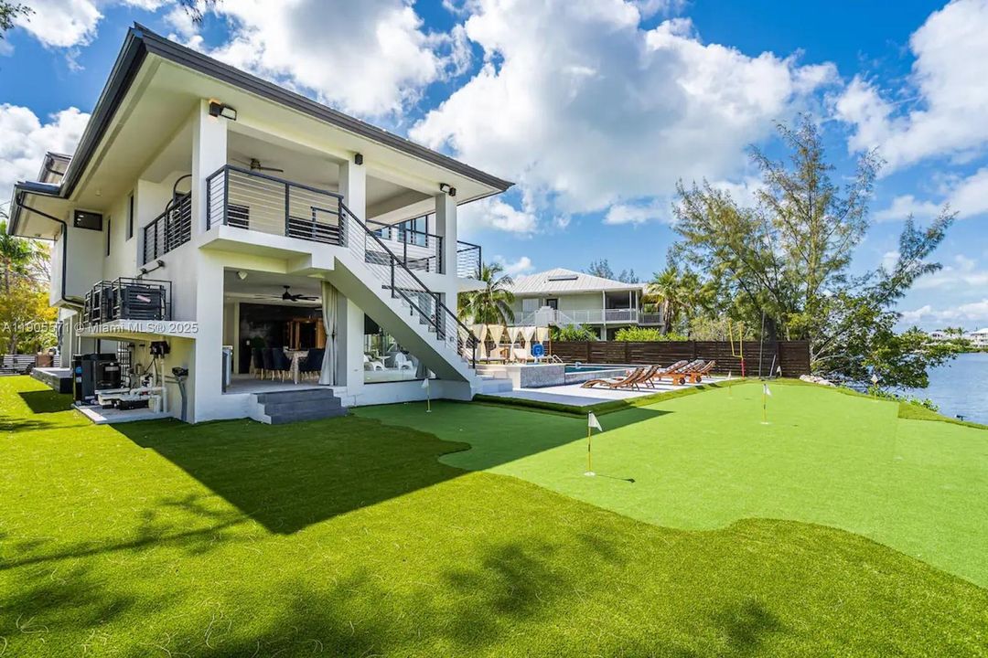 For Rent: $22,000 (5 beds, 5 baths, 3868 Square Feet)