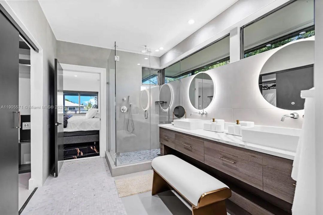 For Rent: $22,000 (5 beds, 5 baths, 3868 Square Feet)