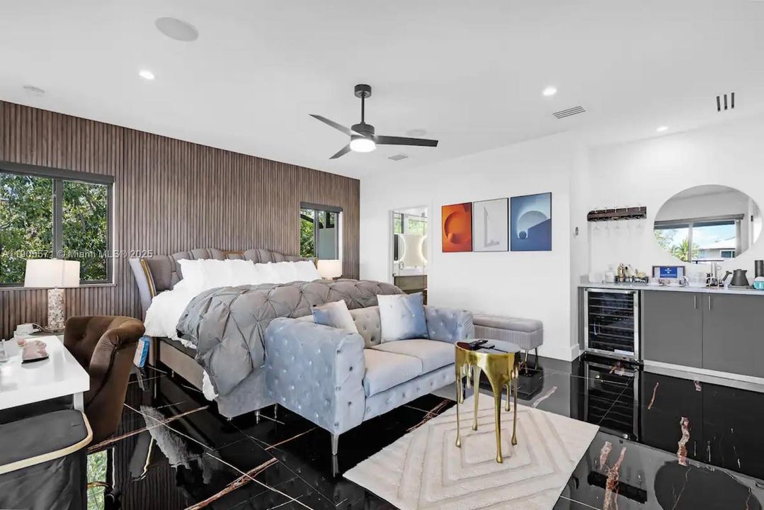 For Rent: $22,000 (5 beds, 5 baths, 3868 Square Feet)