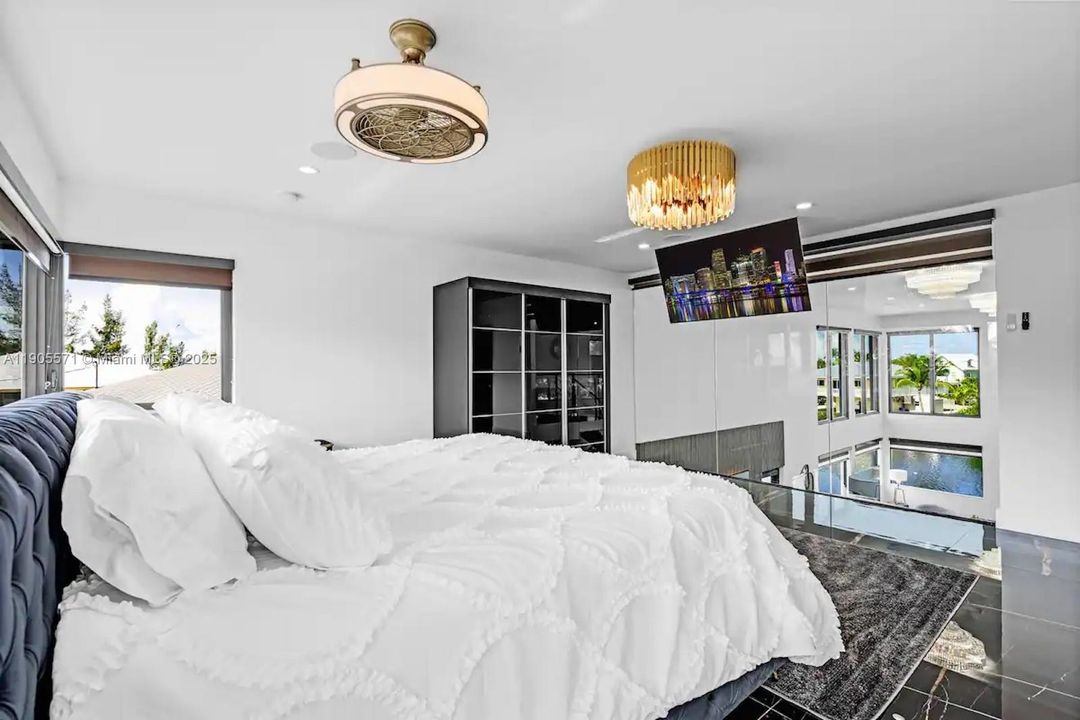 For Rent: $22,000 (5 beds, 5 baths, 3868 Square Feet)