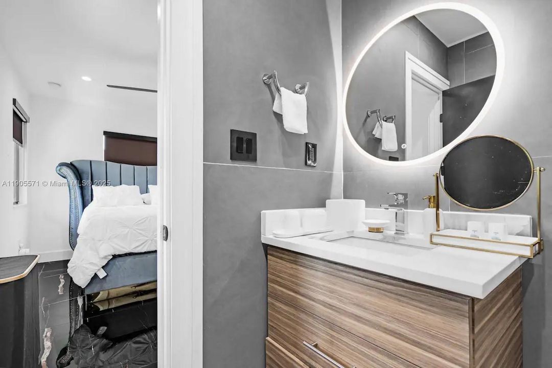 For Rent: $22,000 (5 beds, 5 baths, 3868 Square Feet)