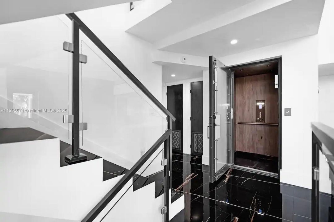 For Rent: $22,000 (5 beds, 5 baths, 3868 Square Feet)