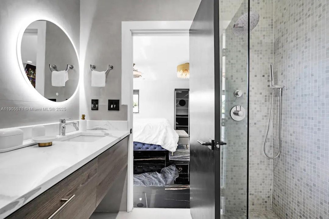 For Rent: $22,000 (5 beds, 5 baths, 3868 Square Feet)