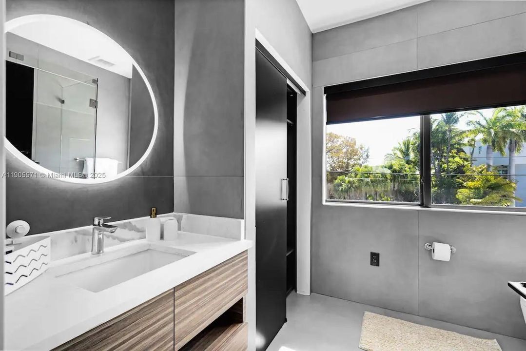 For Rent: $22,000 (5 beds, 5 baths, 3868 Square Feet)