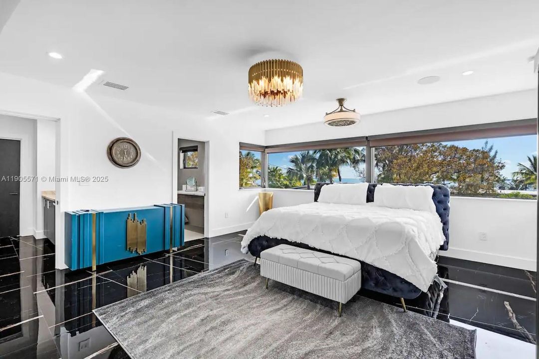 For Rent: $22,000 (5 beds, 5 baths, 3868 Square Feet)