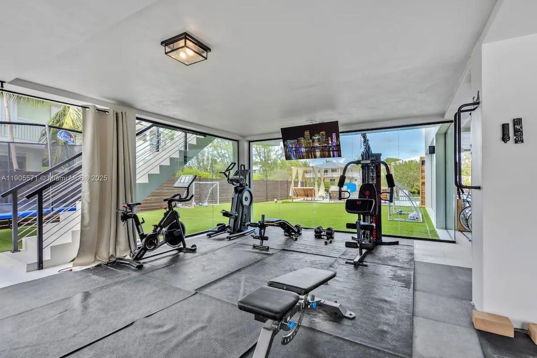 For Rent: $22,000 (5 beds, 5 baths, 3868 Square Feet)