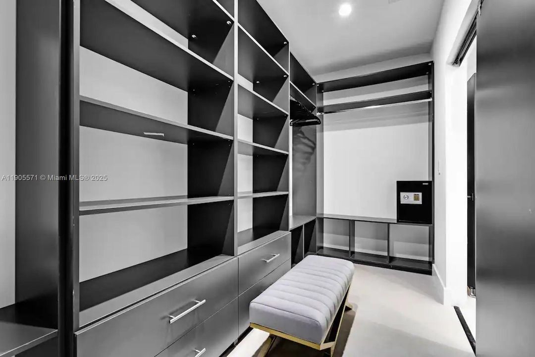 For Rent: $22,000 (5 beds, 5 baths, 3868 Square Feet)