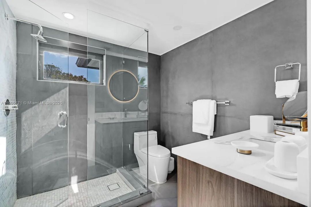 For Rent: $22,000 (5 beds, 5 baths, 3868 Square Feet)