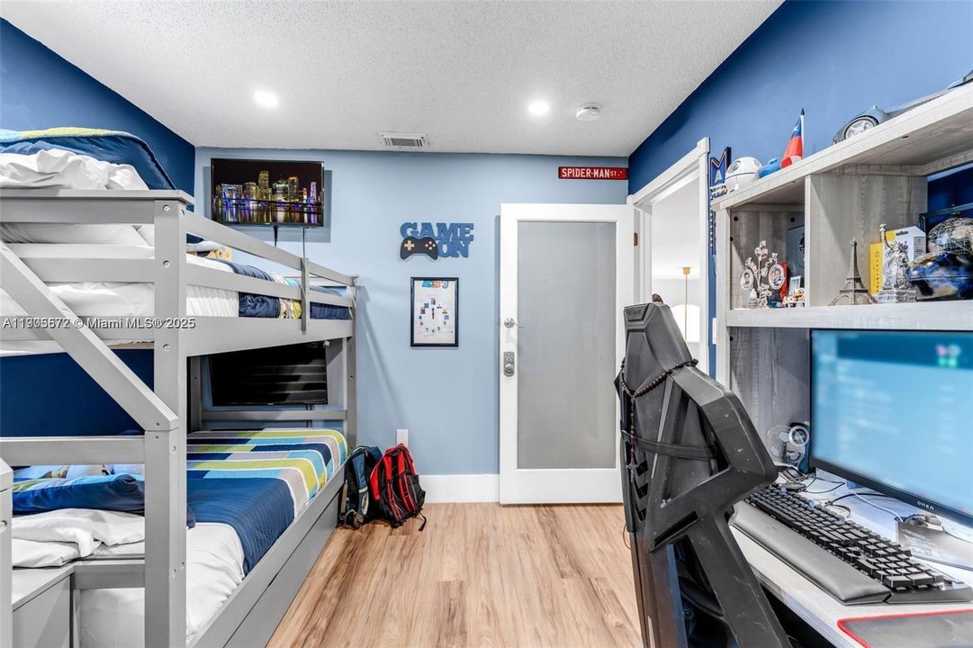 For Sale: $875,000 (5 beds, 3 baths, 2537 Square Feet)