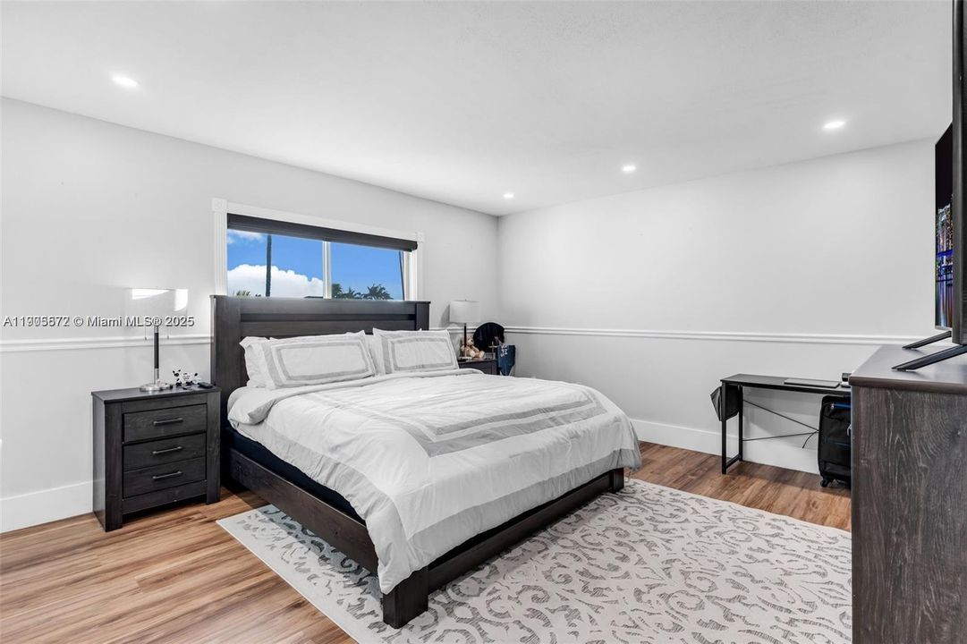 For Sale: $875,000 (5 beds, 3 baths, 2537 Square Feet)