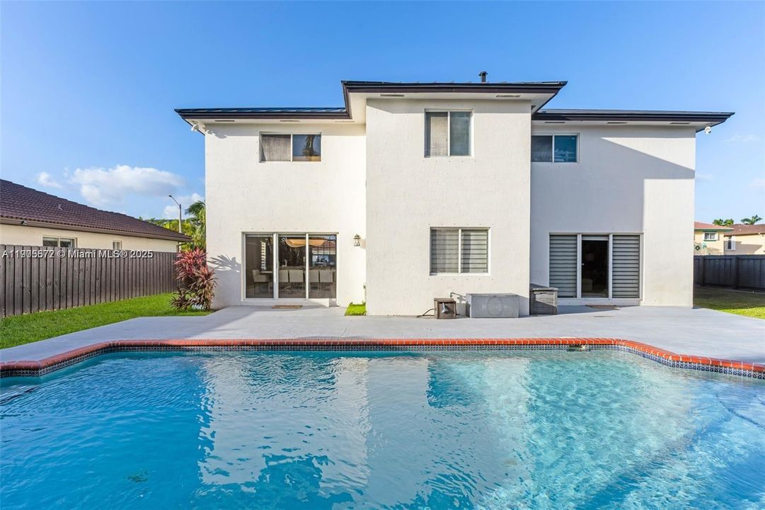 For Sale: $875,000 (5 beds, 3 baths, 2537 Square Feet)