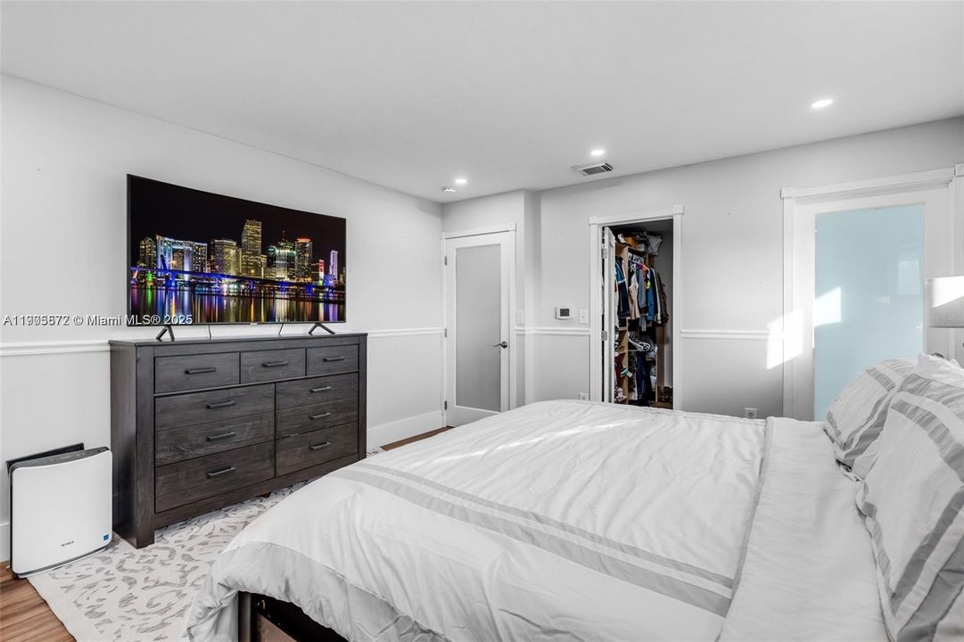 For Sale: $875,000 (5 beds, 3 baths, 2537 Square Feet)