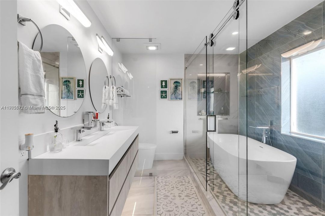 For Sale: $875,000 (5 beds, 3 baths, 2537 Square Feet)