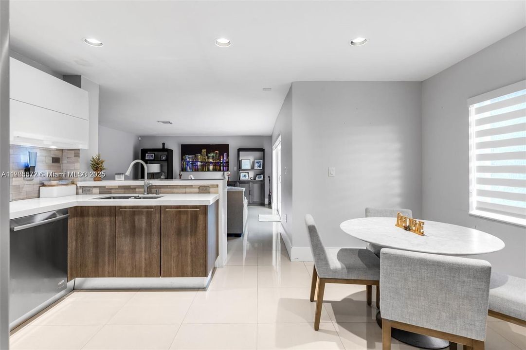 For Sale: $875,000 (5 beds, 3 baths, 2537 Square Feet)