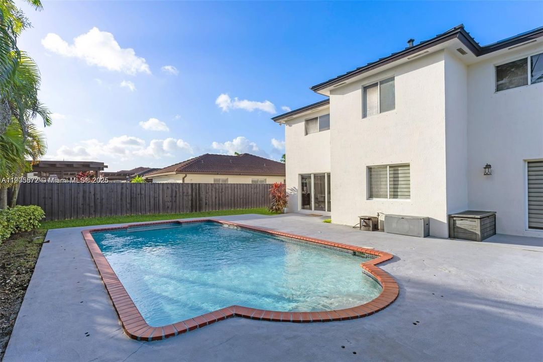 For Sale: $875,000 (5 beds, 3 baths, 2537 Square Feet)