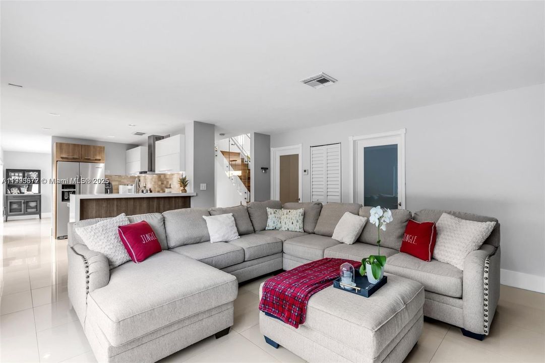 For Sale: $875,000 (5 beds, 3 baths, 2537 Square Feet)