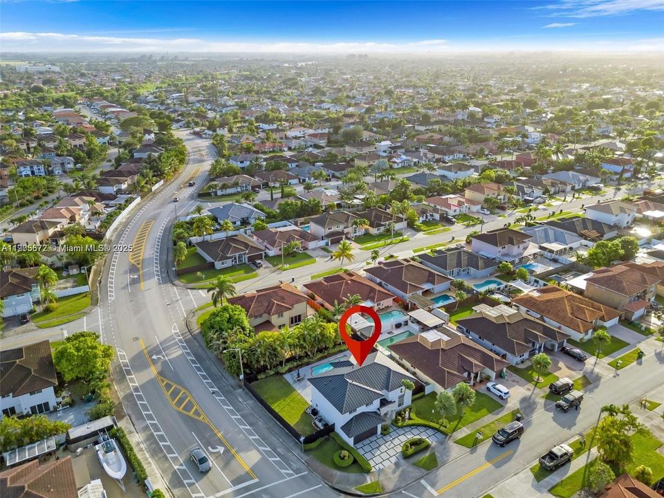 For Sale: $875,000 (5 beds, 3 baths, 2537 Square Feet)