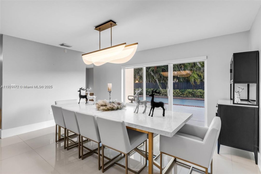 For Sale: $875,000 (5 beds, 3 baths, 2537 Square Feet)