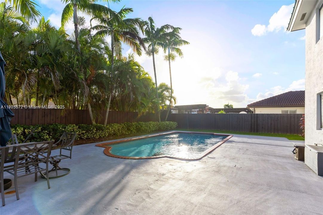 For Sale: $875,000 (5 beds, 3 baths, 2537 Square Feet)