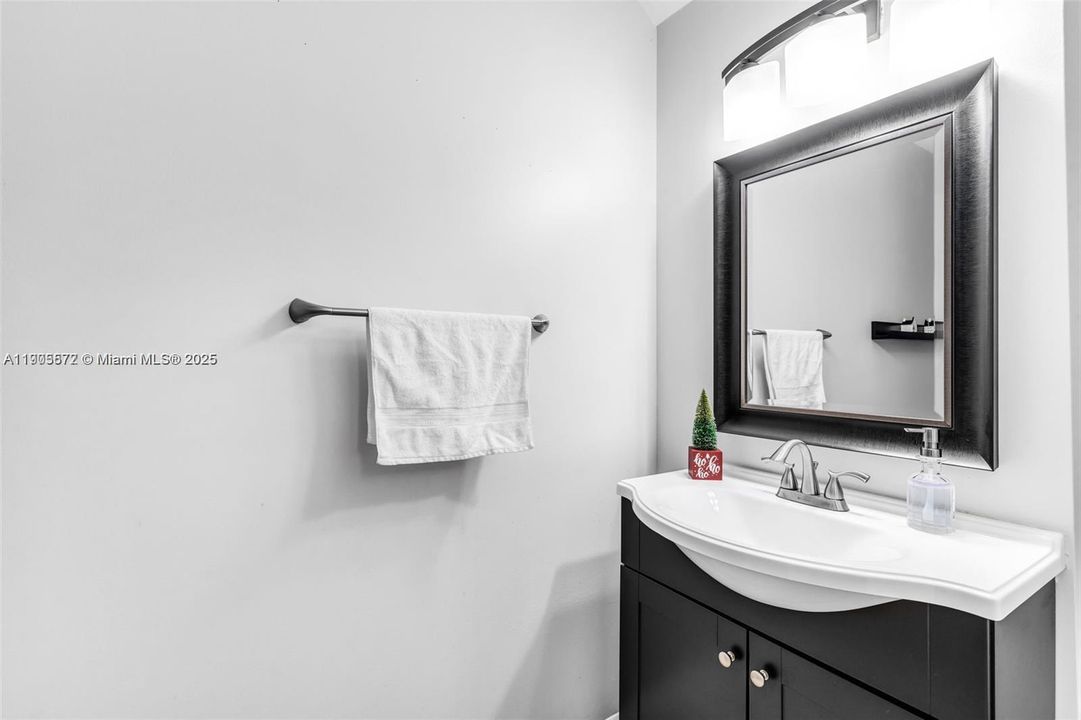 For Sale: $875,000 (5 beds, 3 baths, 2537 Square Feet)