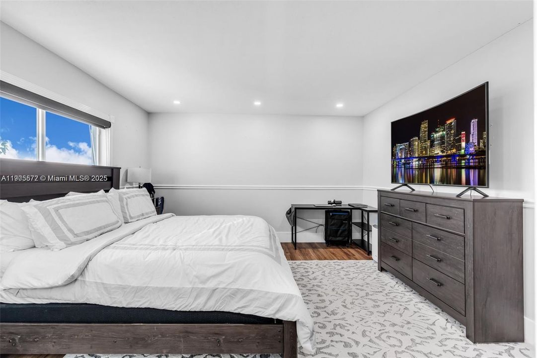 For Sale: $875,000 (5 beds, 3 baths, 2537 Square Feet)