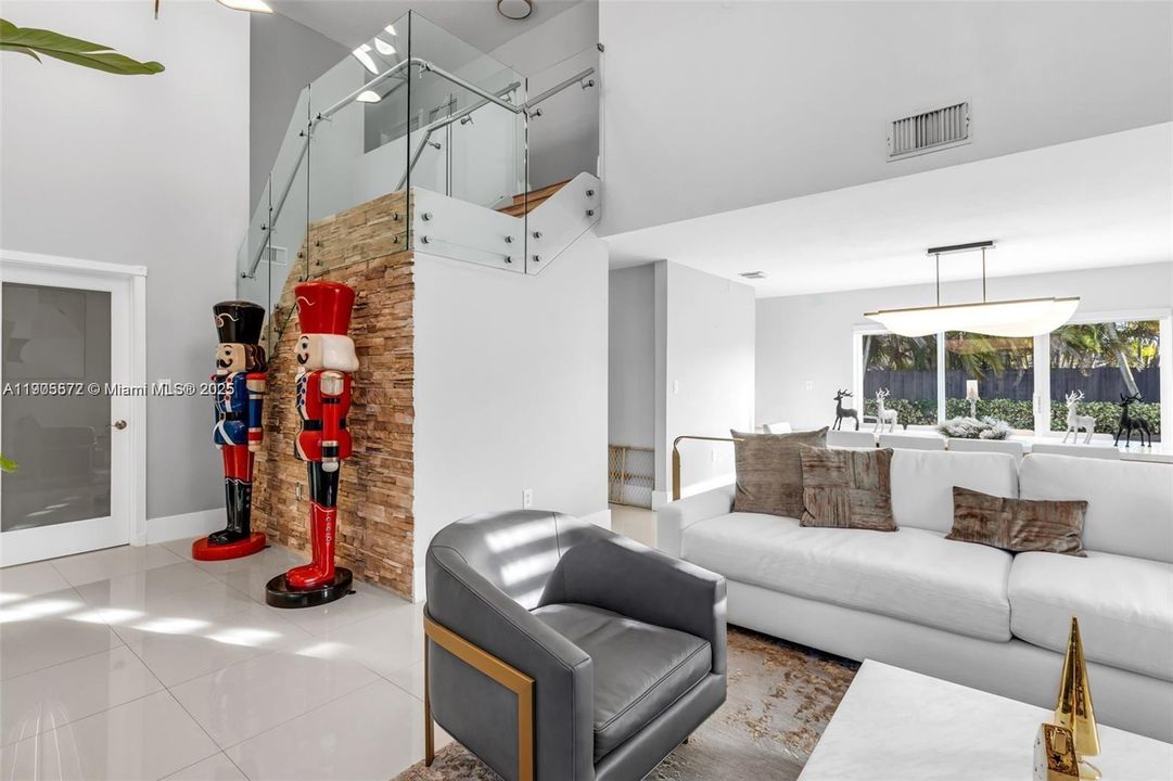 For Sale: $875,000 (5 beds, 3 baths, 2537 Square Feet)