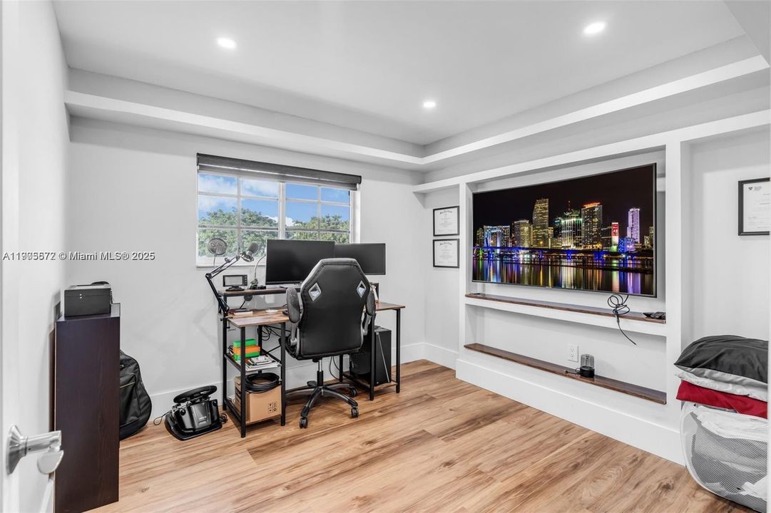 For Sale: $875,000 (5 beds, 3 baths, 2537 Square Feet)