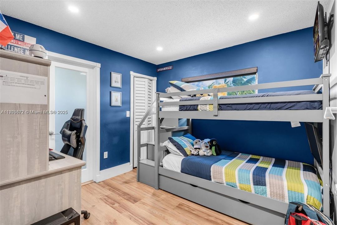 For Sale: $875,000 (5 beds, 3 baths, 2537 Square Feet)