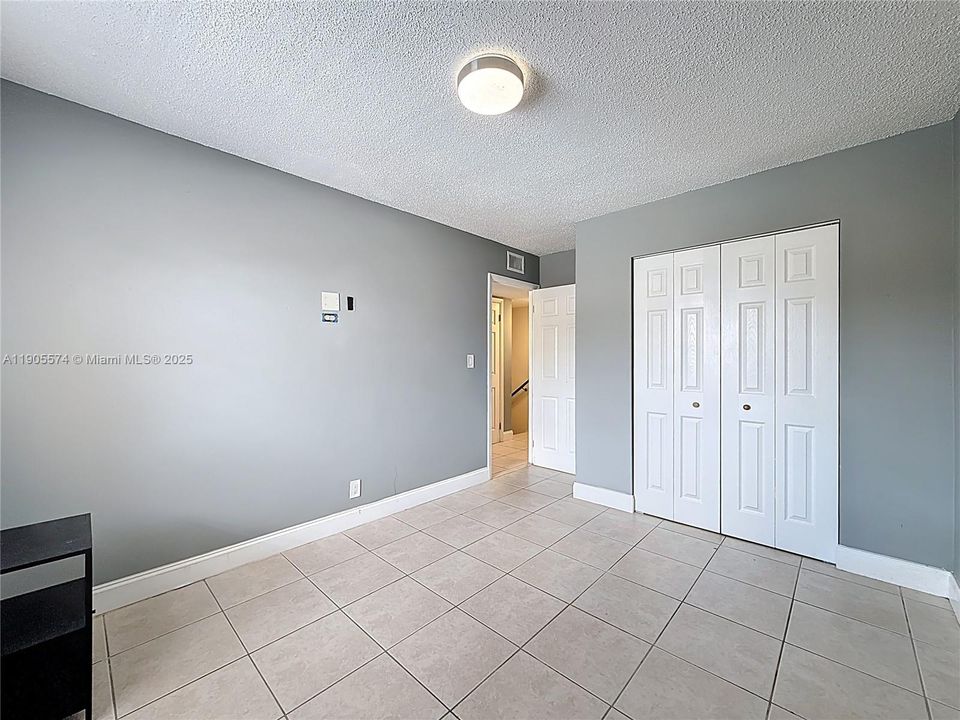 For Rent: $2,300 (3 beds, 2 baths, 1276 Square Feet)